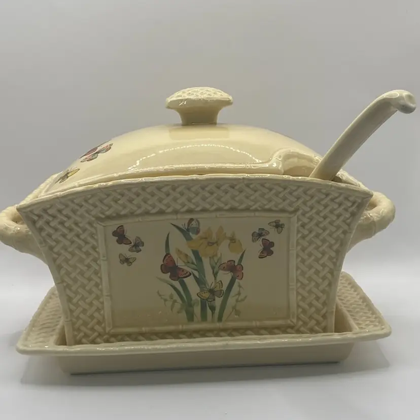 Vintage 1978 Enesco Butterfly Garden Trellis Soup Tureen Complete Set, ~9” Long, 7” Tall