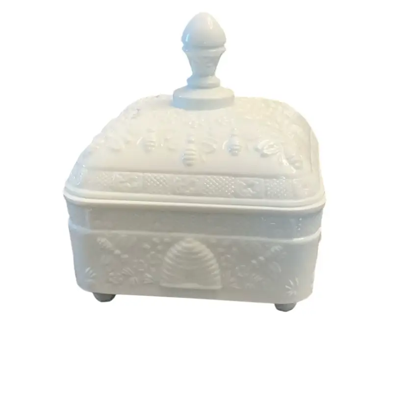 1970’s Indiana Glass “Bee &Skep” White Milk Glass Honey Box Produced By Tiara Exclusives 6 1/2” X 5 1/2”