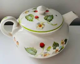 Vintage Strawberry Teapot - OLD FOLEY - James Kent LTD