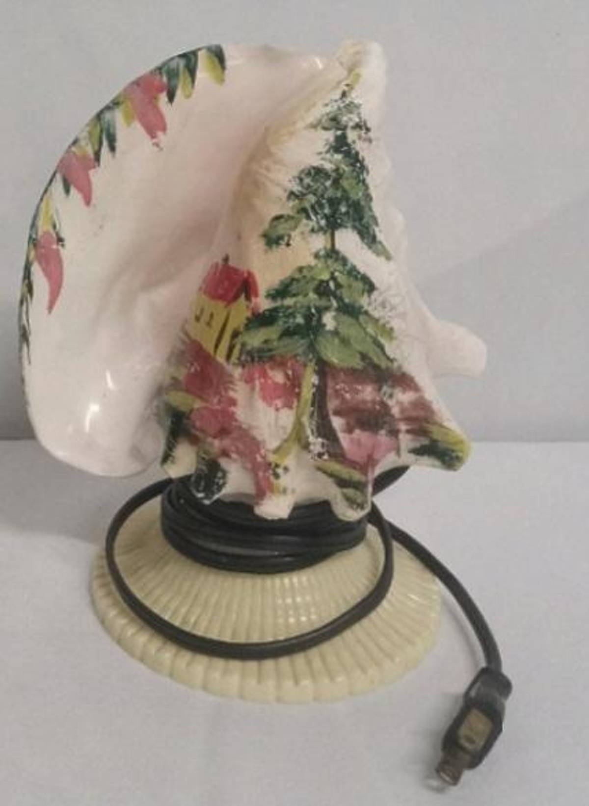 Niknax · Vintage Handpainted Conch Shell Light - In Working Condition