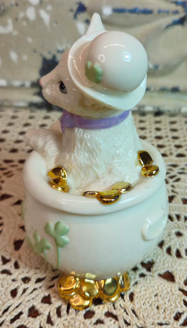 Vintage Lenox Porcelain Pat the Little Irish Cat Sitting in a Pot of Gold