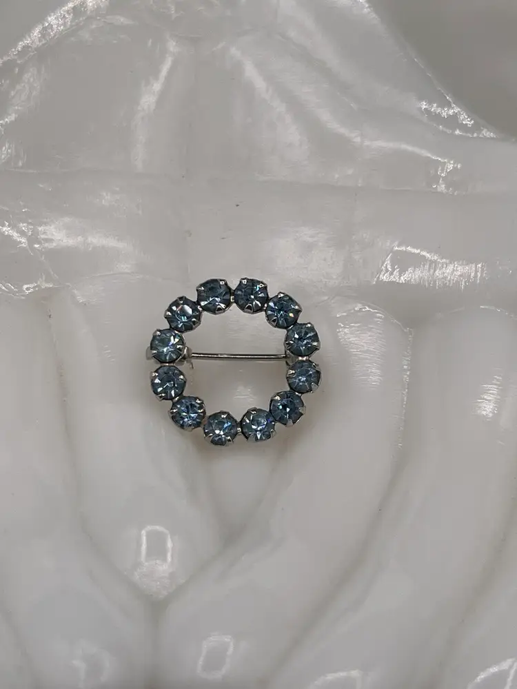 Mini Cornflower Blue Faceted Crystal Glass Rhinestone Silver Tone Metal Circlet Brooch .75”