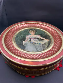 vintage tin box produced by Guildcraft for Sunshine Biscuits.