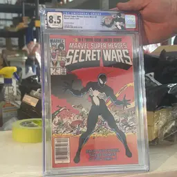 Marvel superheroes, secret wars, number eight News Stand Edition Graded 8.5
