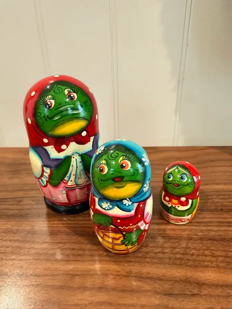 Artist Signed Frog Nesting Dolls 🐸