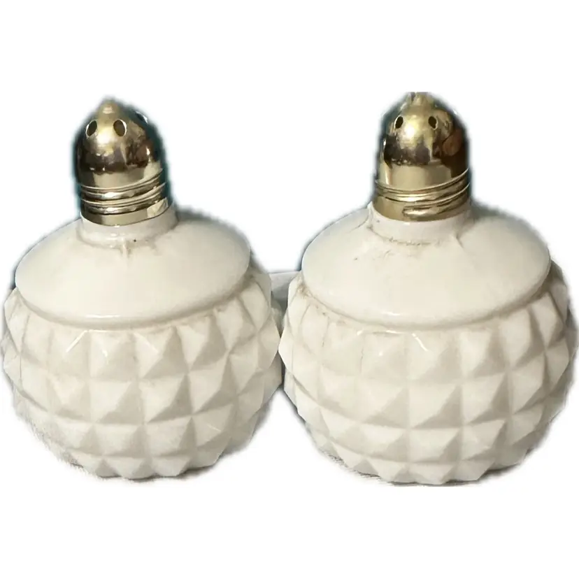 Vintage hobnail salt and pepper shakers