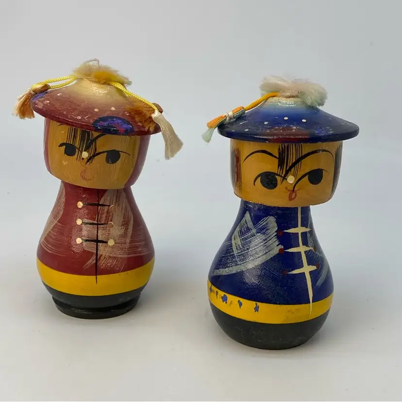 #5119 pair of vintage Japanese hand-painted wooden Kokeshi bobblehead dolls.