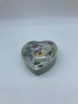 Porcelain Trinket 
Heart Box Hand Painted and Signed by Marg Dywan I.P.A.T. 4913