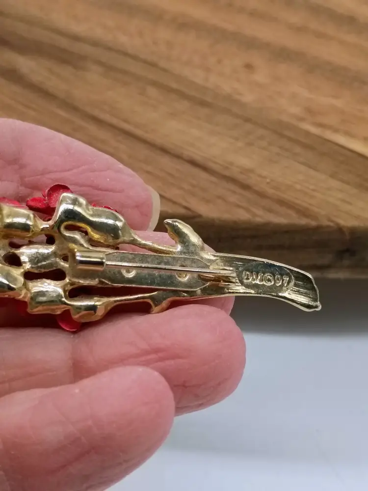 Vintage Danbury Mint 1997 Dozen Red Rose Bouquet Brooch Pin Gold Toned