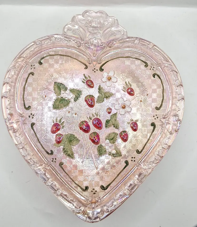 FENTON Vintage Museum Collection 2003 Pink Glass Iridescent Hand Painted Strawberries Heart Shaped Box