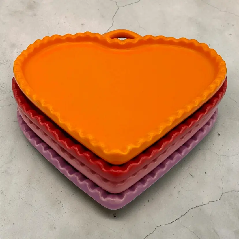 Williams Sonoma Heart Dessert Dishes Plates Scalloped Valentines Set of 4 EUC