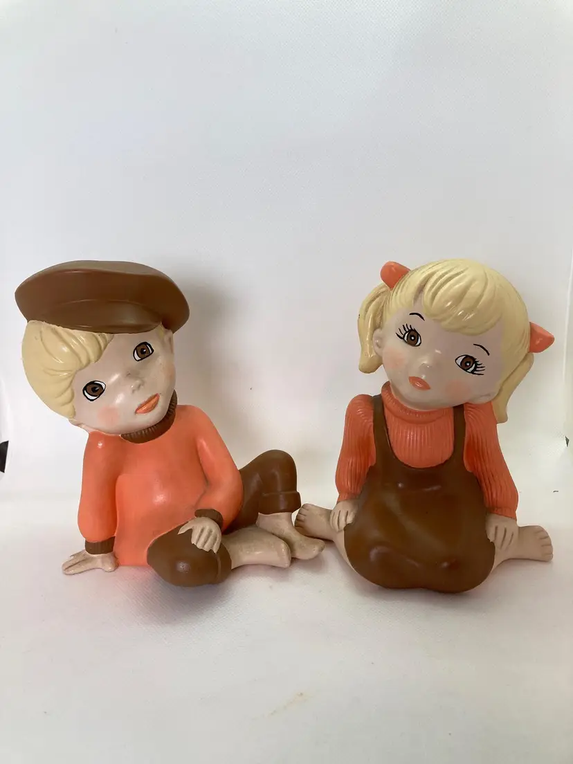 Children statues boy/girl - set of 2 Vintage 1980s folk art boy and girl statue pair
figurines