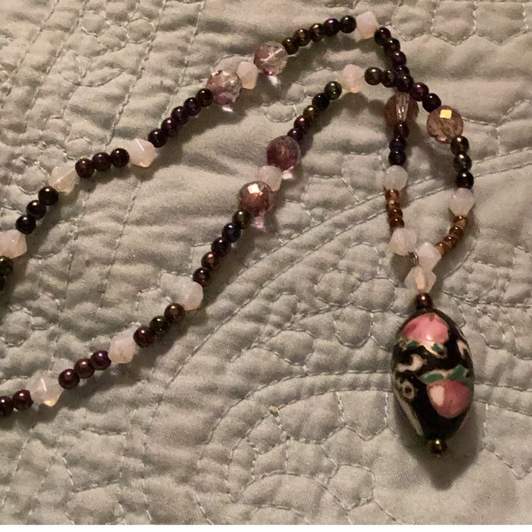 Oval Focal Point hand painted could be closing a not sure I think the beads might glow in the dark claw class