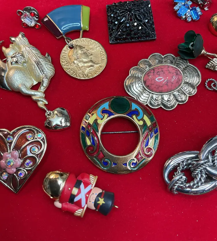 Happy Monday! We Have Some Beautiful Pieces! Welcome In!