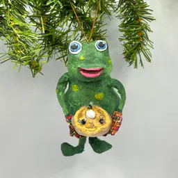 1e. Made by Me Frog Bringing Shoofly Pie to the Party