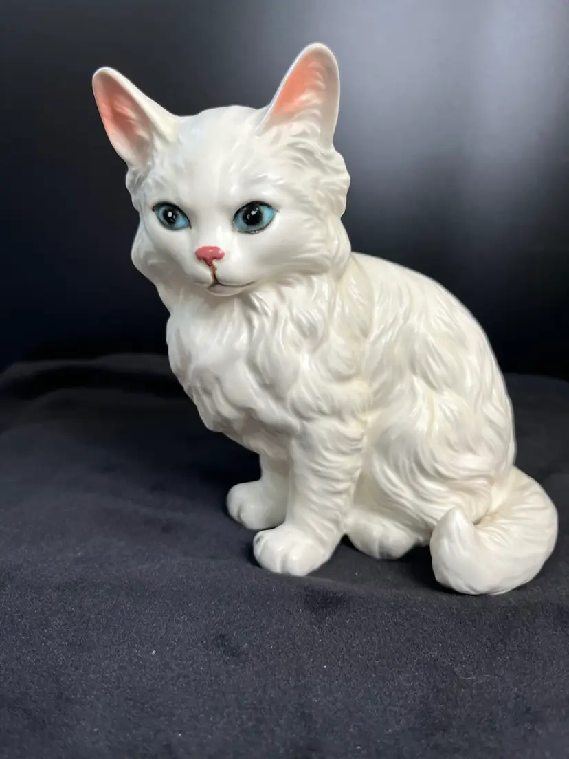 MEOW! Lefton-Numbered H1514-Persian Long Hair Cat Figurine (No Lefton Sticker)