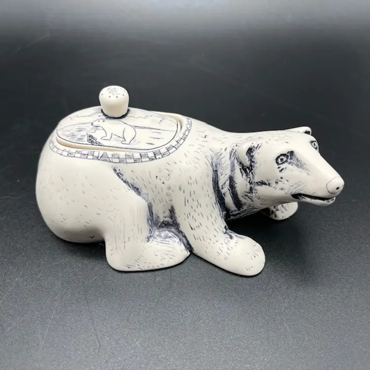 Scrimshaw Comoy's of London VTG Polar Bear Trinket Box 5.5" long