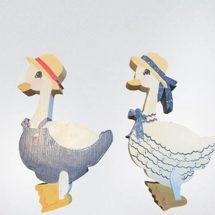 Wooden perpetual calendar with duck figures and interchangeable date tiles. - Missing Number 14!!!