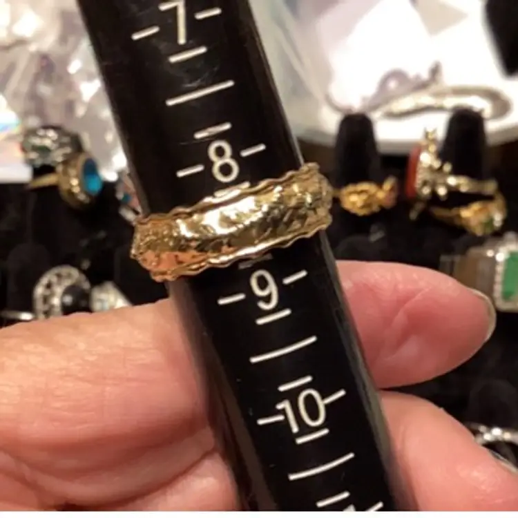 Band Gold toned Ring Size 8 1/2