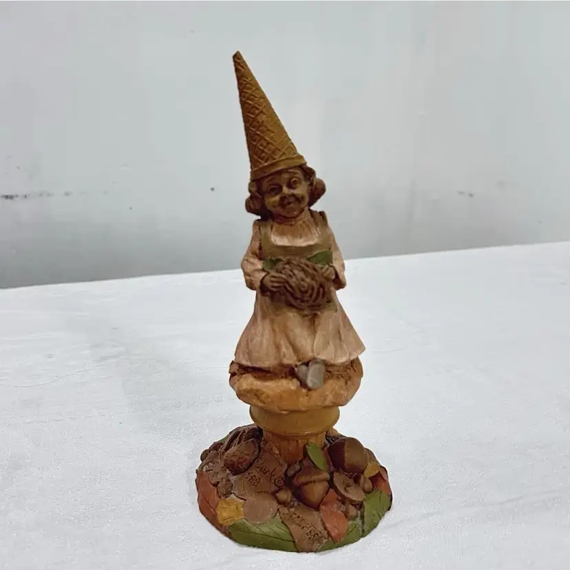 Vintage Tom Clark Gnome Figurine Peaches