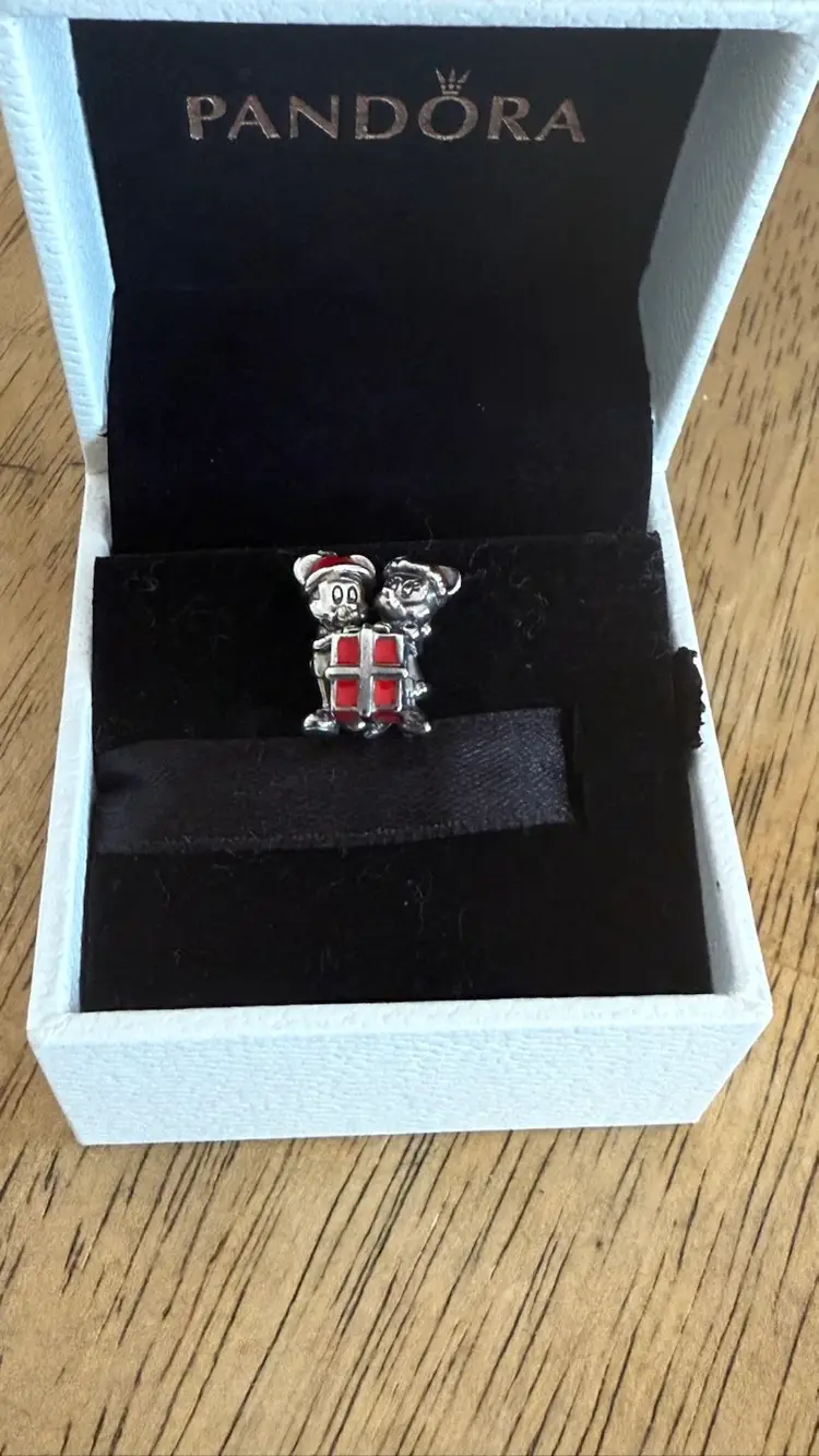 Authentic PANDORA Disney Mickey & Minnie Christmas Present Cham