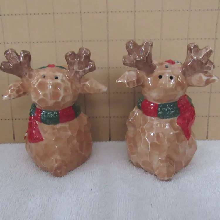 VTG Christmas Reindeer Salt & Pepper Shaker Set