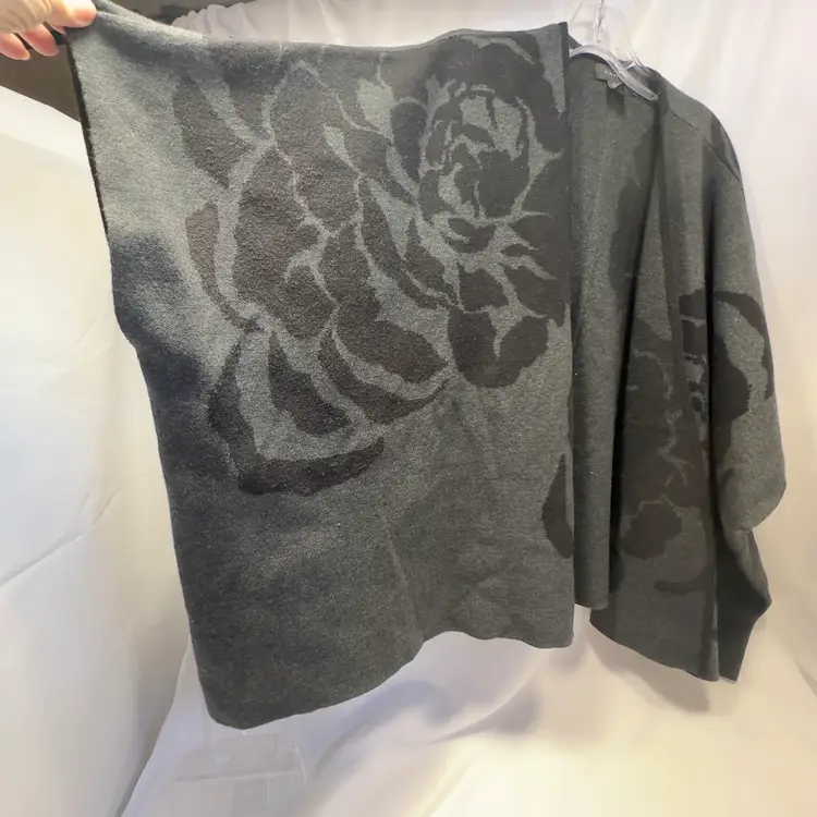 #1739 Tahari, One Size, Cape, Poncho, Jacket, Charcoal and Black, Floral, Black Edged