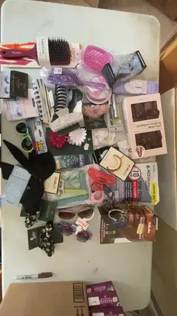 New Beauty & Hair Accessories Resellers 32 PC Lot #7069