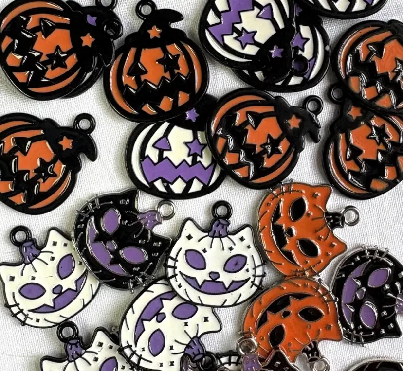 20 Halloween Pendants - Enamel and Metal Mixed Kitty and Pumpkin Charms 20mm