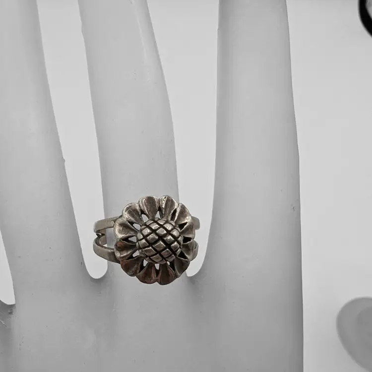 Vintage Sterling Silver Floral Ring with Intricate Design