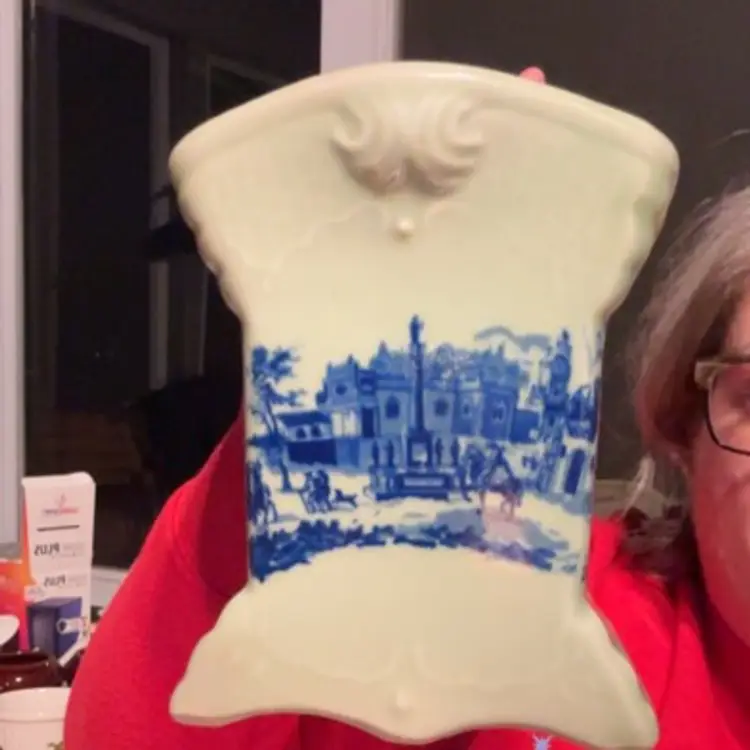 Vintage planter - green with blue scene