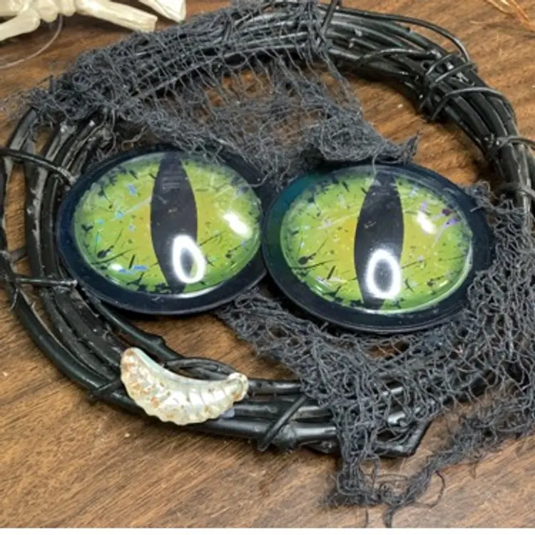 Handmade By Me - Eyeball Wreath