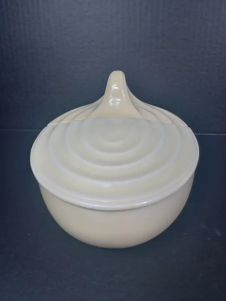 Vintage Rare Lidded Refrigerator Hall style dish circa 1930s to 1940s era.