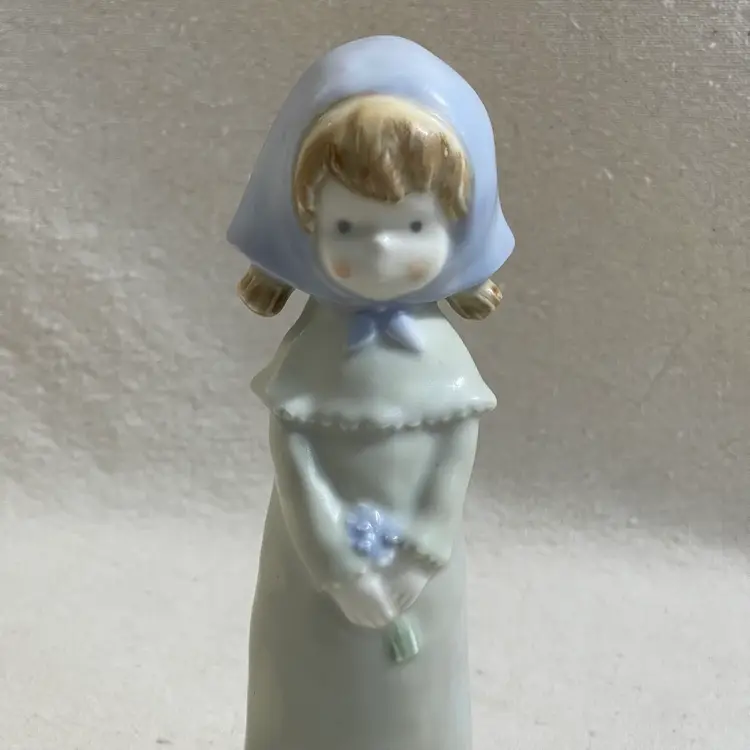 Enesco Kinka Little Barefoot Girl With Flowers #117501 1988 7" Japan