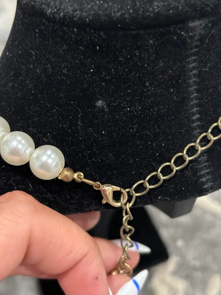 VTG. FACETED PINK SALMON RESIN FLOWER & PEARL 16" NECKLACE 3" 