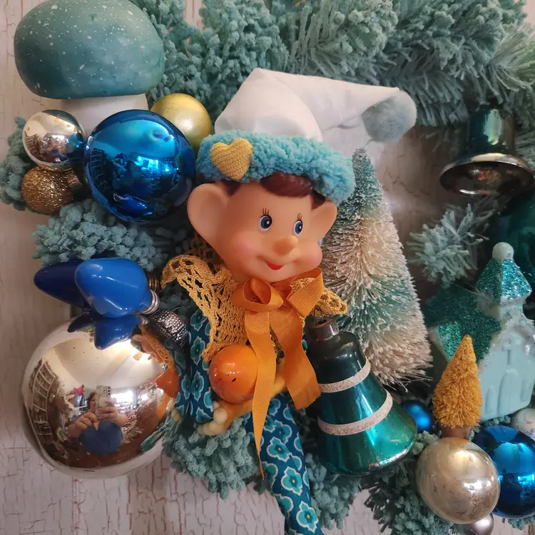 Kneehugger Christmas Wreath in Teals
