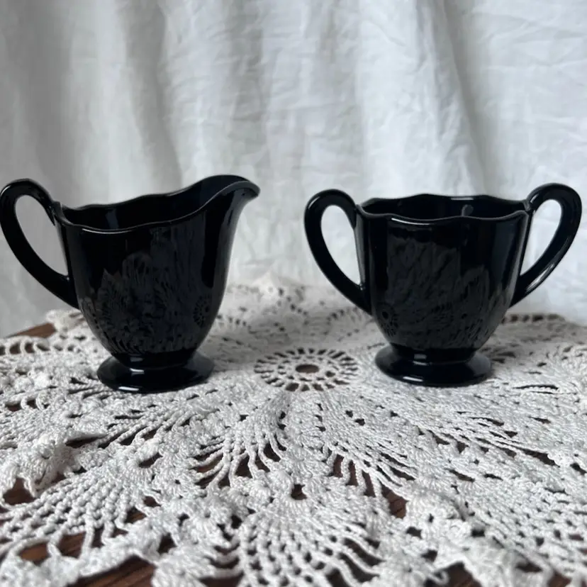 VINTAGE FOSTORIA BLACK GLASS CREAMER AND SUGAR “FAIRFAX” PATTERN