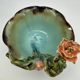 Vintage Majolica Frog Pond Bowl With Flowers