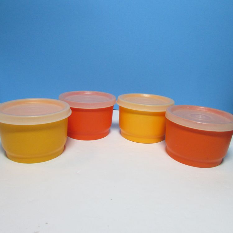 *read* lot of 4 vintage Tupperware snack small containers with lids orange and yellow