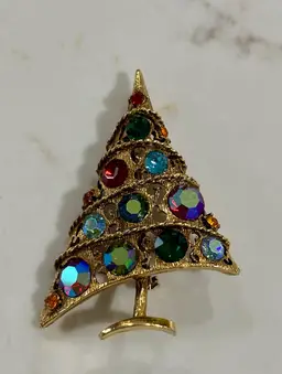 Vintage Weiss Christmas Tree Brooch – Multicolor Rhinestones – Gold Tone – Excellent Condition
