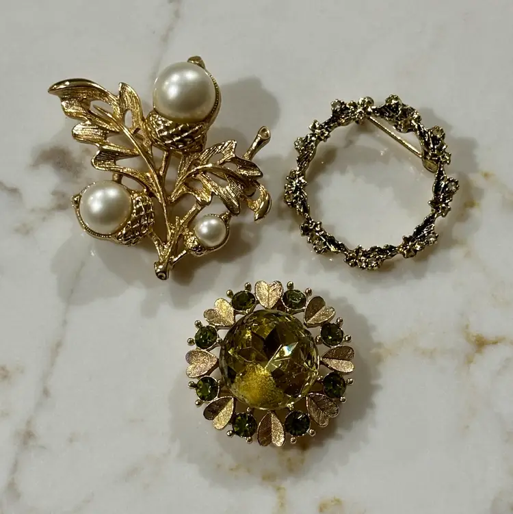 Vintage 3 Gold Tone Brooches Gerry’s Wreath, Avon Green Gem & Avon Pearl Acorn