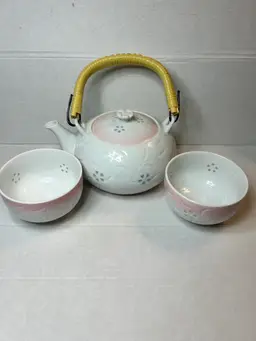 Beautiful Arita-Yaki (Arita Ware) Set Yunomi Tea Cups and Teapot Made In Japan