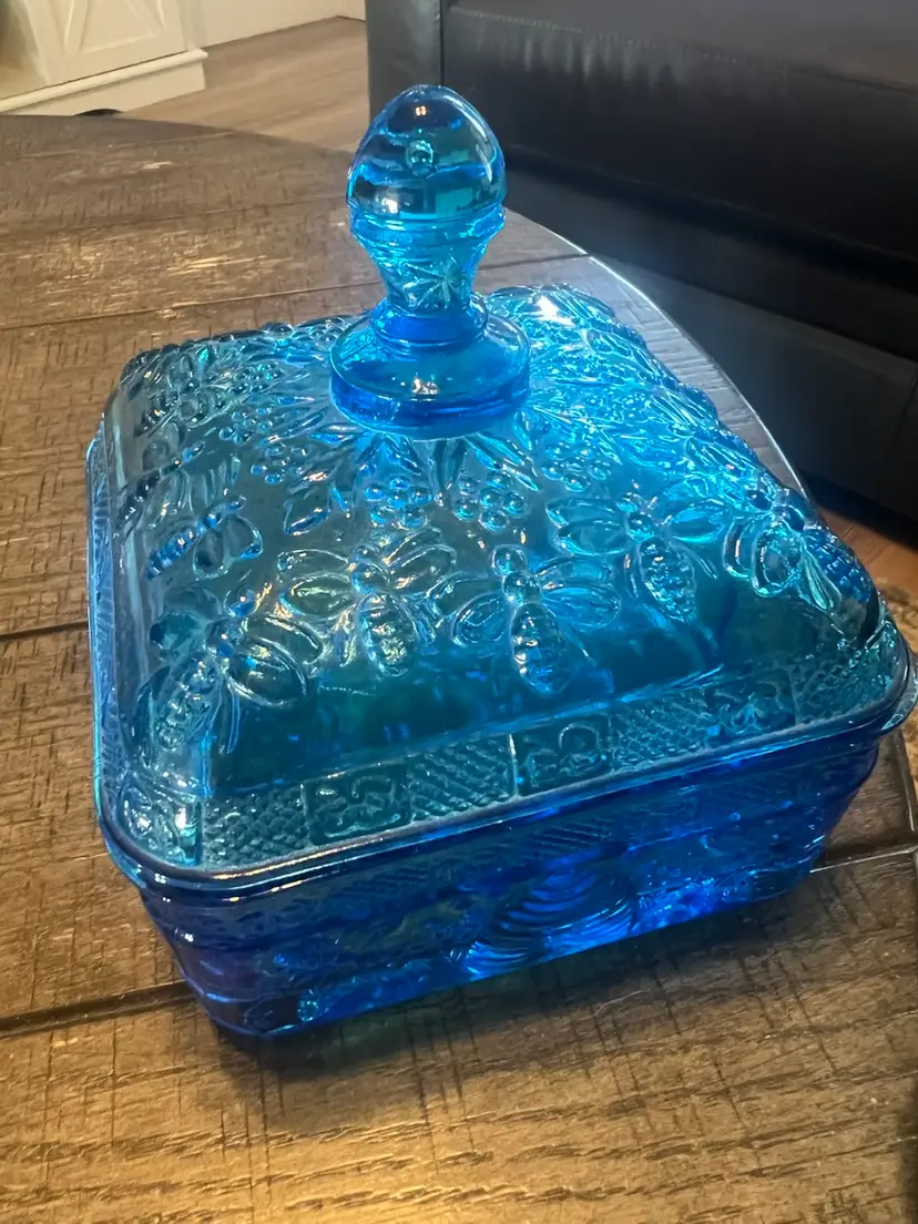 Tiara Indiana Glass Blue Honey Bee Box Candy Dish!