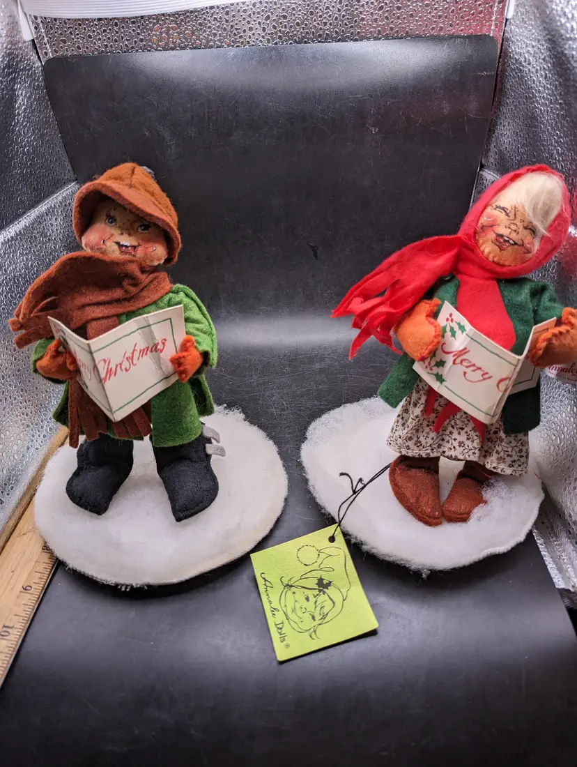 Vintage Lot of 2 Annalee 1988 Carolers Boy and Girl.