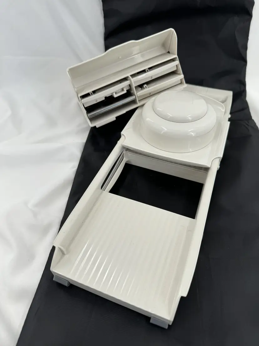 Pampered Chef Mandolin with 4 Blades