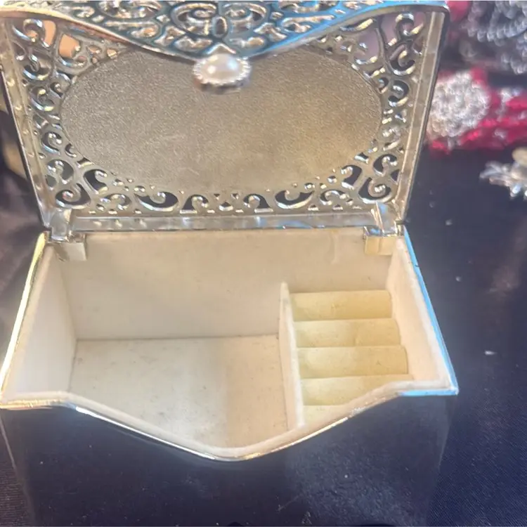 Things Remembered Silver Palm Tree Jewelry Box. 2.5”x 3.5”