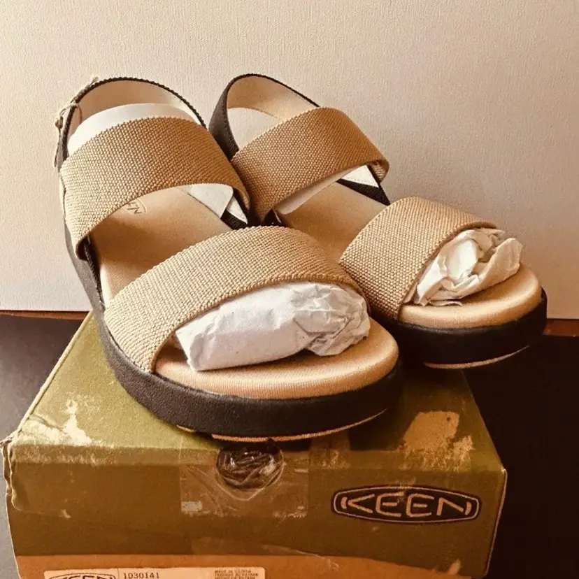 KEEN Elle Women’s Backstrap Sandals | Cornstalk | Size 9.5 | Medium B | NEW