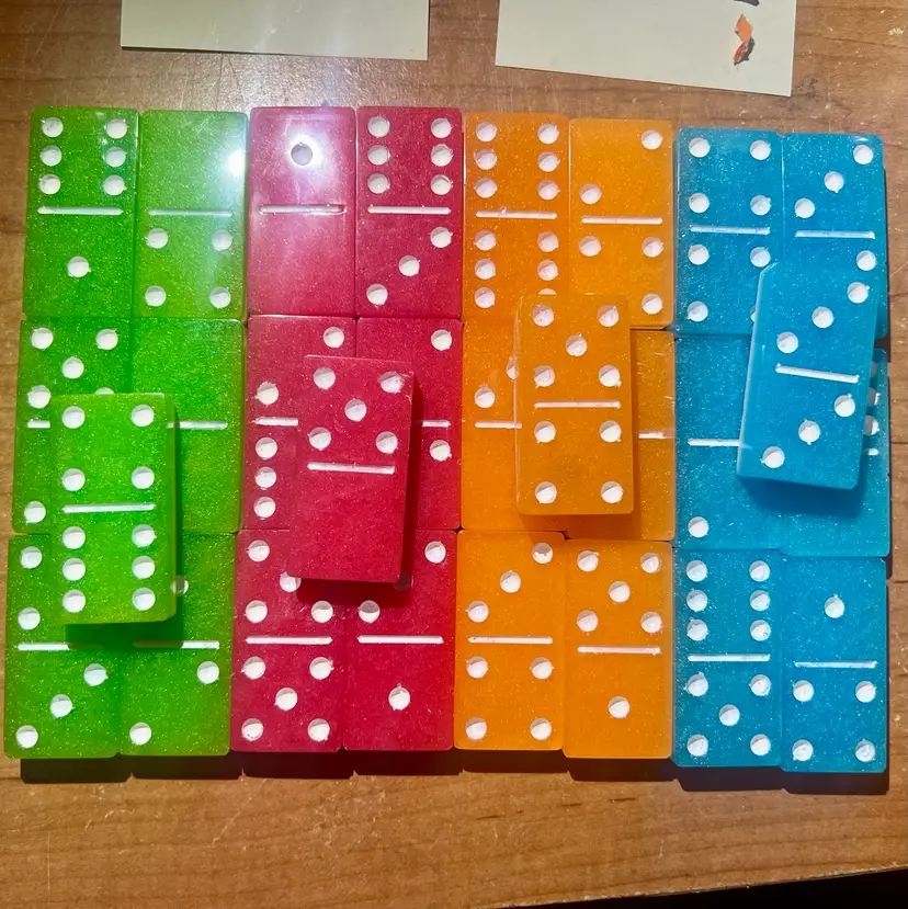 #01 LUCITE DOMINOS . Blue-Red-Orange-Green 21 Pc