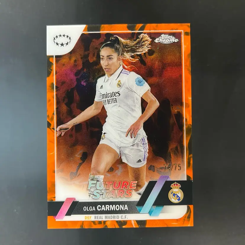 Olga Carmona 2022/23 Topps Chrome UWCL Inferno /75 Soccer Card