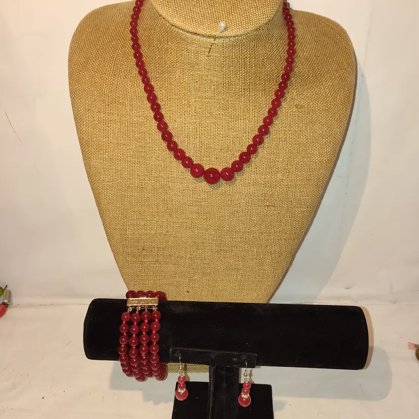 Beautiful Rare Unique vintage 8mm Red Chalcedony Necklace Set Earrings & 5 row bracelet